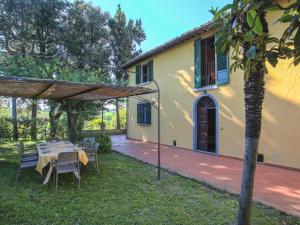 a table and chairs in the yard of a house at Holiday Home Campiglia-6 by Interhome in Tavarnelle in Val di Pesa