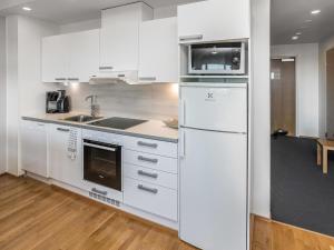 Virtuvė arba virtuvėlė apgyvendinimo įstaigoje Holiday Home Ruka ski chalets 64- 1502 by Interhome