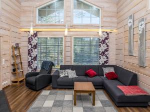 Posezení v ubytování Holiday Home Rukan villa lux a by Interhome