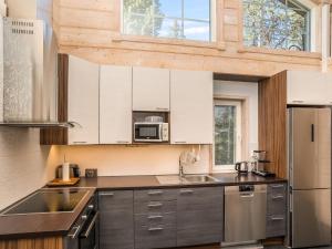 Kuchyň nebo kuchyňský kout v ubytování Holiday Home Rukan villa lux a by Interhome
