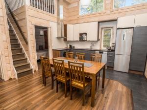 Kuchyň nebo kuchyňský kout v ubytování Holiday Home Rukan villa lux a by Interhome