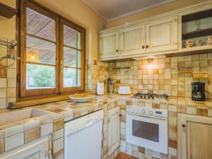 A kitchen or kitchenette at Holiday Home Costacce by Interhome