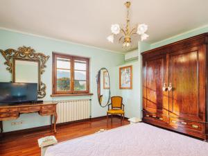 A television and/or entertainment centre at Holiday Home Costacce by Interhome