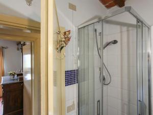 A bathroom at Holiday Home Borgo della Limonaia-4 by Interhome