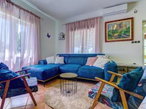 Posedenie v ubytovaní Holiday Home Rukavina by Interhome