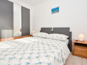 Ένα ή περισσότερα κρεβάτια σε δωμάτιο στο Apartment Magis-1 by Interhome