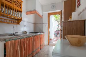 Kuchyňa alebo kuchynka v ubytovaní Encantadora casa de pueblo para 7 pax con gran Terraza