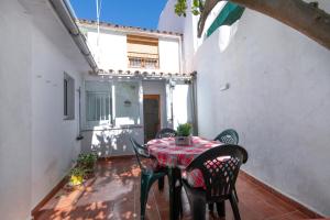 Balkón alebo terasa v ubytovaní Encantadora casa de pueblo para 7 pax con gran Terraza