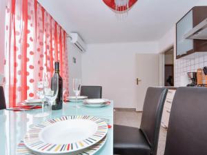 Kuchyň nebo kuchyňský kout v ubytování Apartment Jelena by Interhome