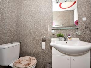 Koupelna v ubytování Apartment Jelena by Interhome