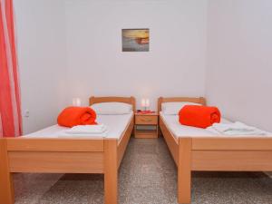 Postel nebo postele na pokoji v ubytování Apartment Jelena by Interhome
