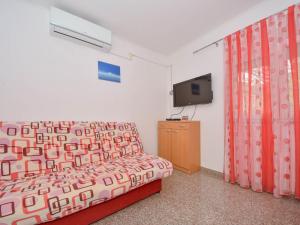 Postel nebo postele na pokoji v ubytování Apartment Jelena by Interhome