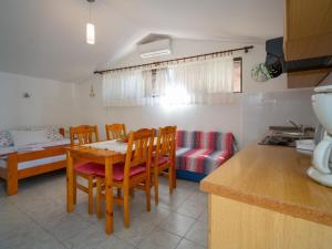 Kuchyň nebo kuchyňský kout v ubytování Apartment Ivka - apt-3 by Interhome