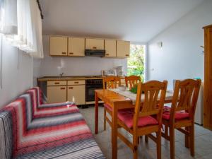 Kuchyň nebo kuchyňský kout v ubytování Apartment Ivka - apt-3 by Interhome