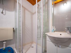 Koupelna v ubytování Apartment Ivka - apt-3 by Interhome