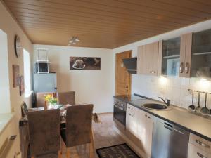 Kuchyň nebo kuchyňský kout v ubytování Holiday Home Sissi by Interhome