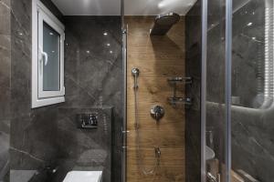 Kúpeľňa v ubytovaní Remarkable 2BR Apartment in Paleo Faliro by UPSTREET + 28 fotografií