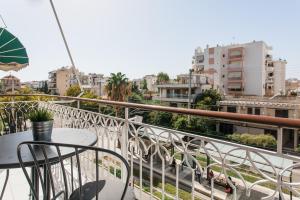 Balkón alebo terasa v ubytovaní Remarkable 2BR Apartment in Paleo Faliro by UPSTREET