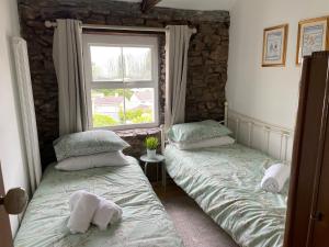 Voodi või voodid majutusasutuse Buttercup Cottage, located in the gateway to Eden! toas