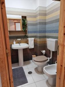 Ένα μπάνιο στο Blue Waves Quiaios Apartment +28 φωτογραφίες