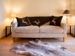 Зона вітальні в Apartment Chalet Sans Soucis by Interhome
