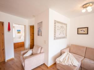 Posezení v ubytování Apartment Chesa Piz Cotschen 3 by Interhome