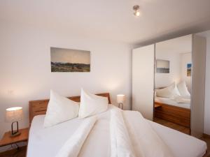 Postel nebo postele na pokoji v ubytování Apartment Chesa Piz Cotschen 3 by Interhome