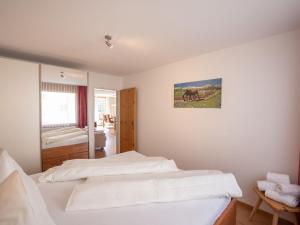 Postel nebo postele na pokoji v ubytování Apartment Chesa Piz Cotschen 3 by Interhome
