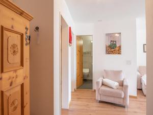 Posezení v ubytování Apartment Chesa Piz Cotschen 3 by Interhome