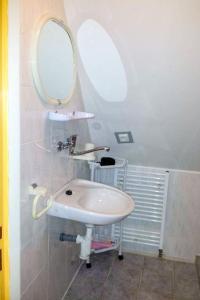 Kúpeľňa v ubytovaní Studio Rieger 4 by Interhome