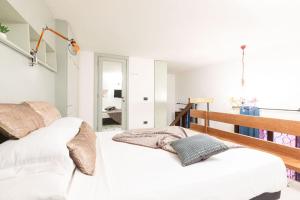 Postel nebo postele na pokoji v ubytování My Piazza Navona Dream Split Level Apartment - Top Collection