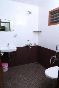 Koupelna v ubytování kevins Placid Homestay