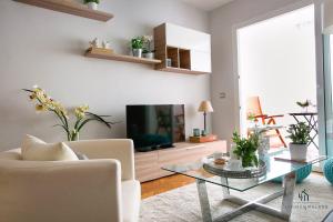 TV a/nebo společenská místnost v ubytování Living4Malaga Reding Superior Apartment