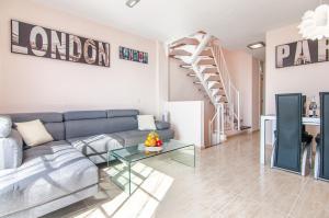 Et opholdsområde på Arco Iris Duplex Ocean View PH09 + 26 billeder