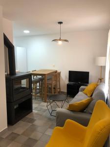 a living room with a couch and a table at Casita Mondoto, encanto en el Pirineo in Frajén