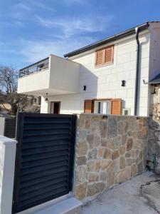 Budova, kde se vila nachází