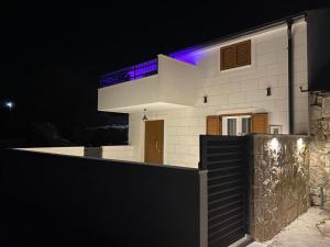 Budova, kde se vila nachází