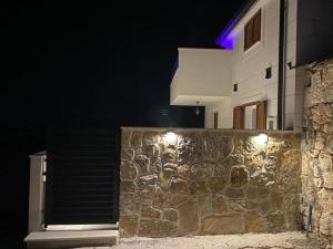 Budova, kde se vila nachází