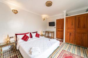 Postel nebo postele na pokoji v ubytování Riad Taj Salma