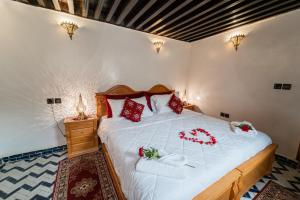 Postel nebo postele na pokoji v ubytování Riad Taj Salma