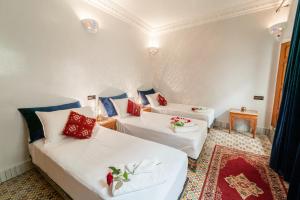 Postel nebo postele na pokoji v ubytování Riad Taj Salma