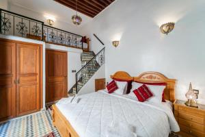 Postel nebo postele na pokoji v ubytování Riad Taj Salma + 37 fotografií