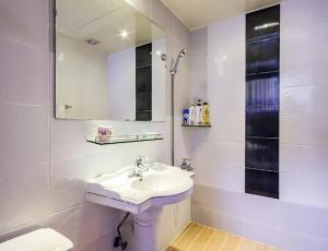 Koupelna v ubytování Opera Motel