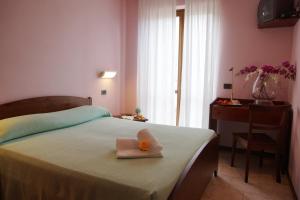 Posteľ alebo postele v izbe v ubytovaní Hotel Garnì Al Poggio
