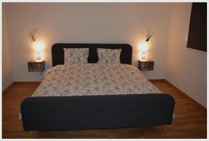 Ένα ή περισσότερα κρεβάτια σε δωμάτιο στο Appartement lumineux et spacieux à Charmey - Coin de paradis