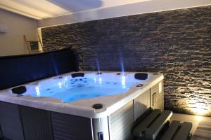 Zdjęcie z galerii obiektu Maison avec piscine, jacuzzi et sauna privatifs - Mas de Nebbas w Aix-en-Provence