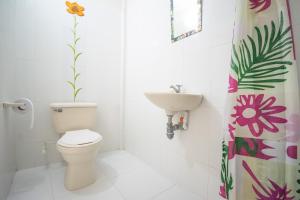 a bathroom with a toilet and a sink at Perth House Taganga in Taganga