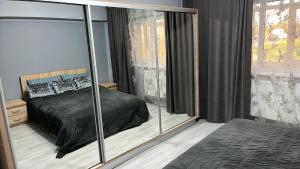 a bedroom with a bed and a large glass window at LA CARMEN ! Apartament cu 3 camere ! in Vulcan