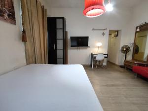 Private rooms near the beach center客房内的一张或多张床位