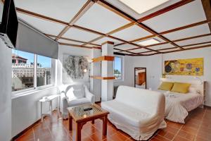 a living room with a bed and a couch at Casa Los Cipreses in Puerto de la Cruz